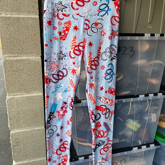Lularoe Leggings Gray Red Fire Works Size One - Picture 9 of 13